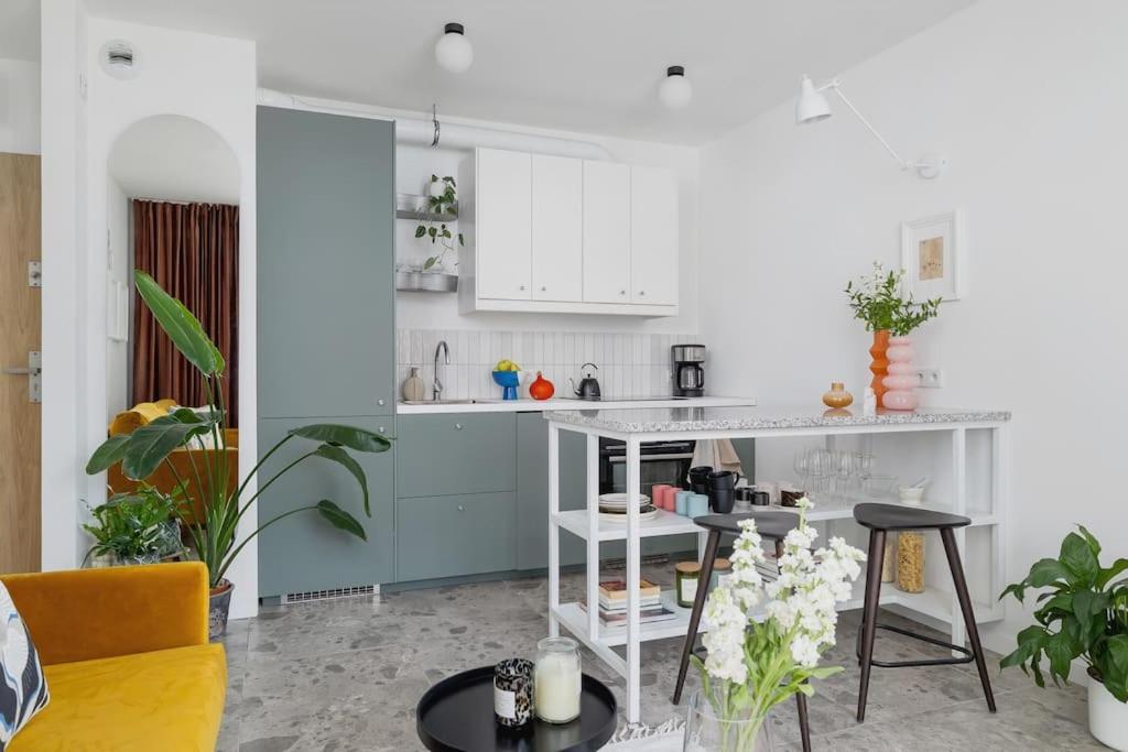 Apartment With Balcony, Private Parking - Bagry Lake - Goszczynskiego 1 คราคูฟ ภายนอก รูปภาพ